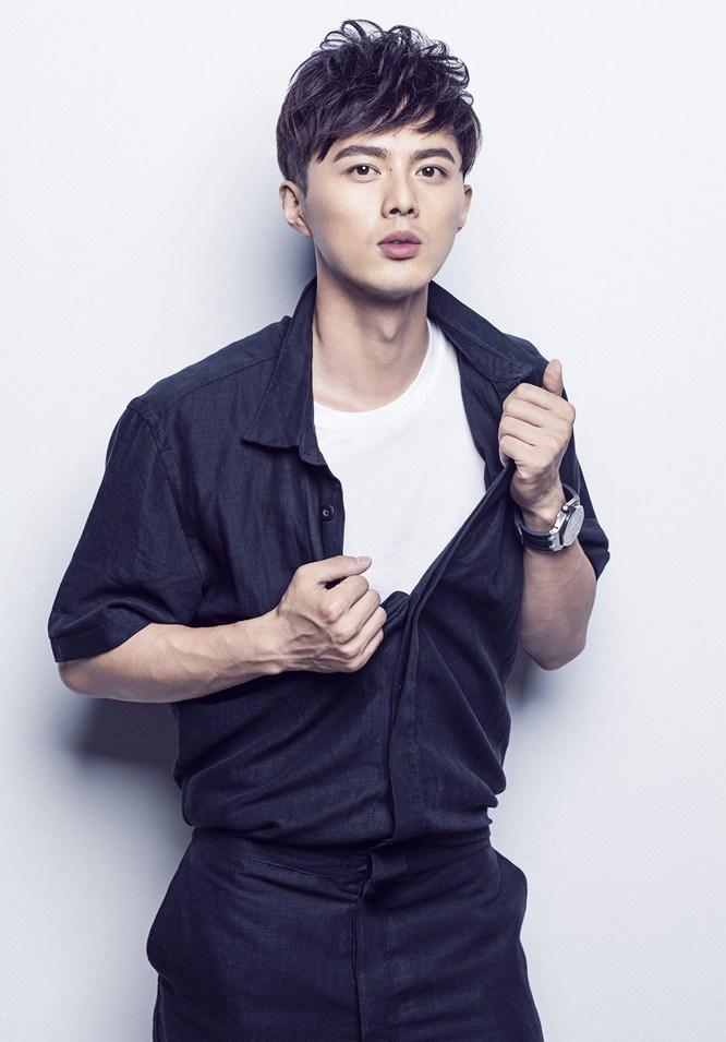 叶祖新最新时尚性感写真曝光