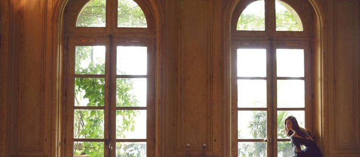 李冰冰登封面秀美背 优雅性感如夏日清风