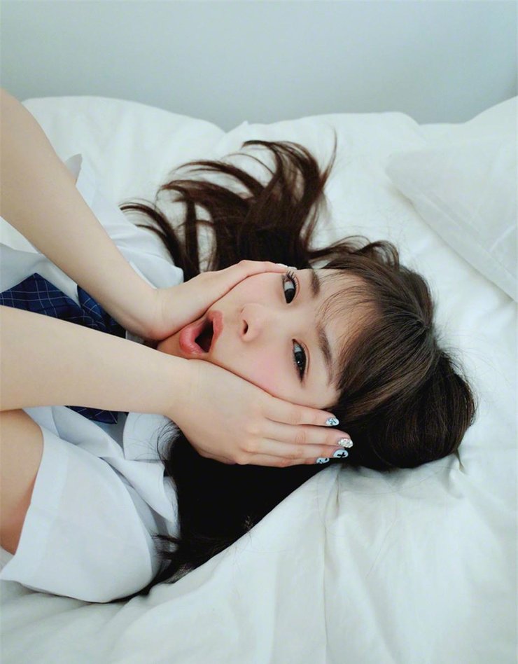 佐藤丽奈俏皮写真 穿制服似学生妹