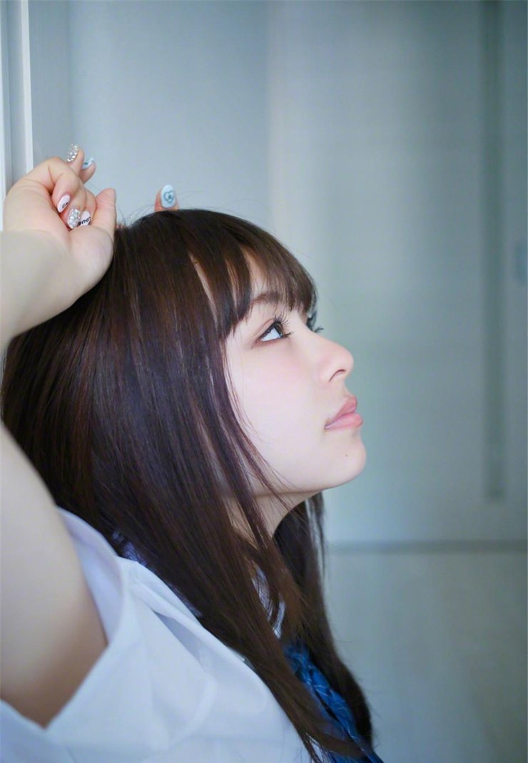 佐藤丽奈俏皮写真 穿制服似学生妹