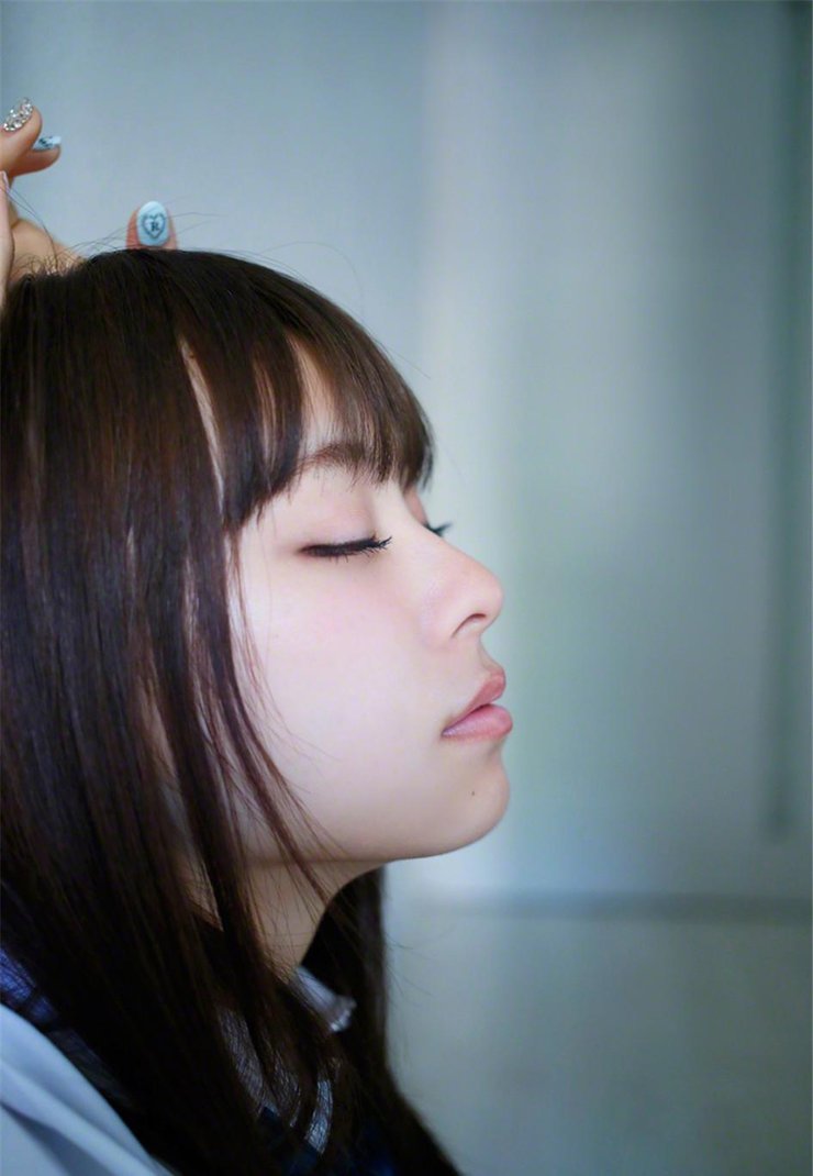 佐藤丽奈俏皮写真 穿制服似学生妹