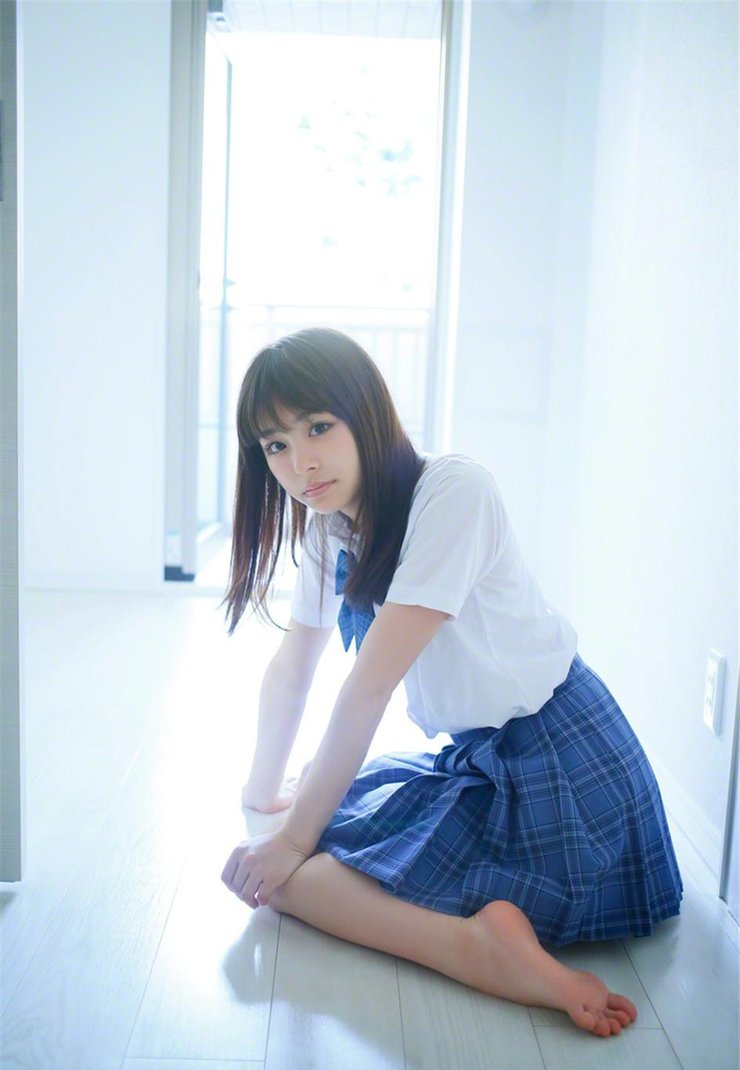 佐藤丽奈俏皮写真 穿制服似学生妹