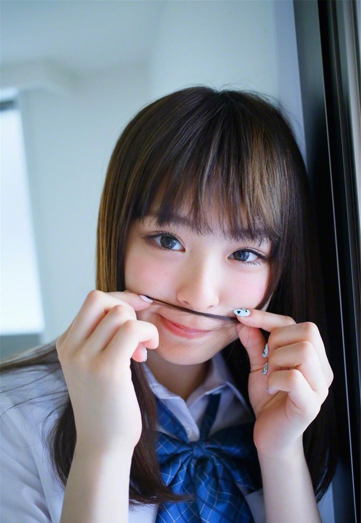 佐藤丽奈俏皮写真 穿制服似学生妹