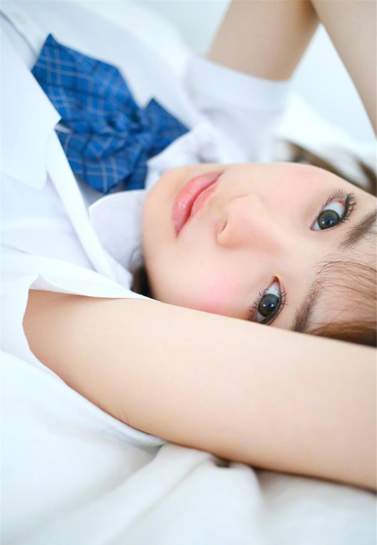 佐藤丽奈俏皮写真 穿制服似学生妹