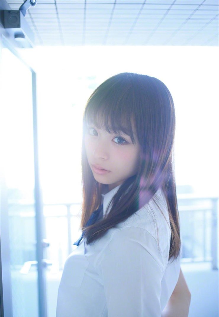 佐藤丽奈俏皮写真 穿制服似学生妹