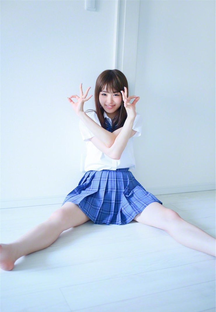 佐藤丽奈俏皮写真 穿制服似学生妹