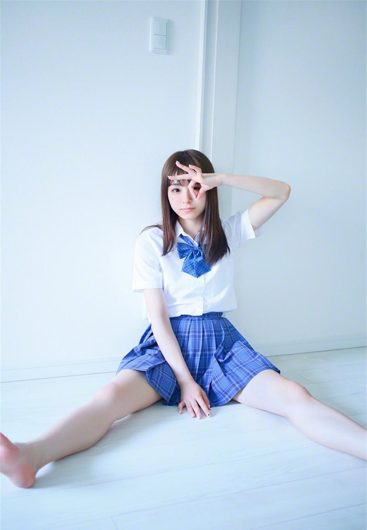 佐藤丽奈俏皮写真 穿制服似学生妹