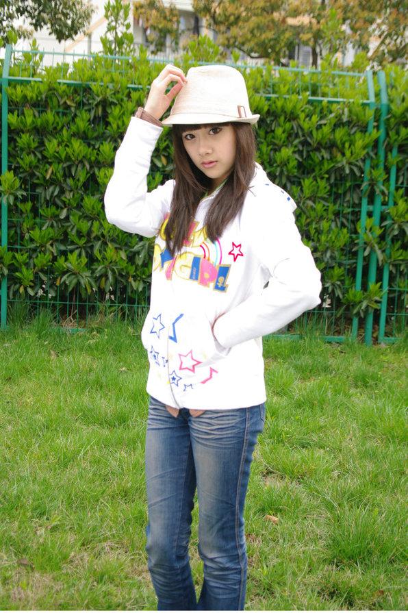 曹曦月可爱性感秀大长腿