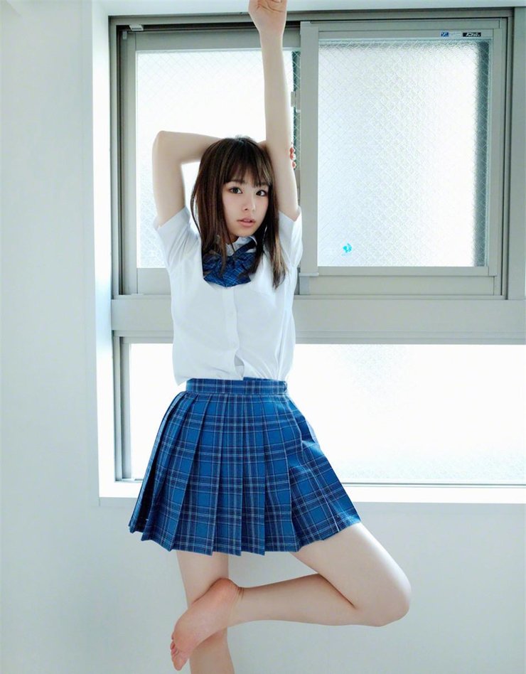 佐藤丽奈俏皮写真 穿制服似学生妹