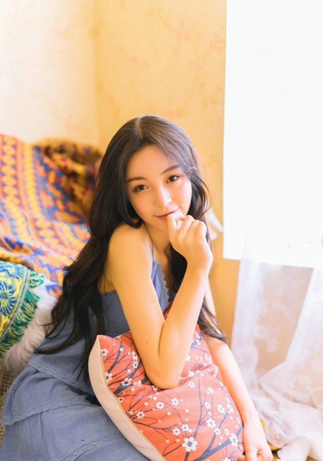 慵懒睡美人甜美淡然清新居家性感火辣写真