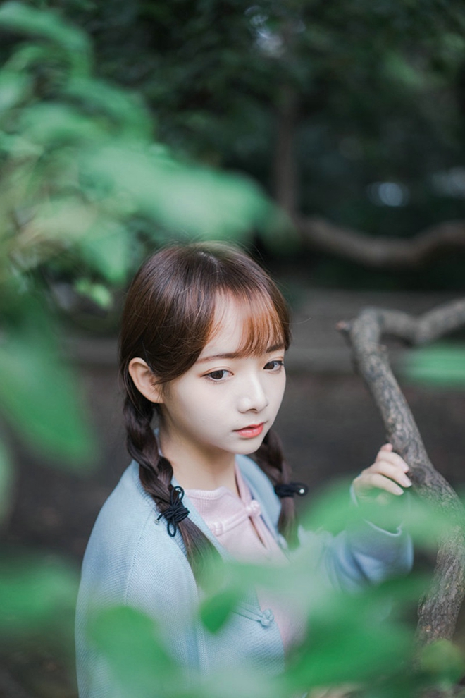 清纯麻花辫萝莉美女庭院深深深几许复古私拍套图