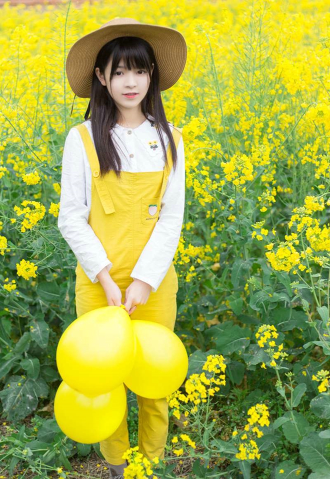 草帽黄裙美女田园风唯美清纯私拍