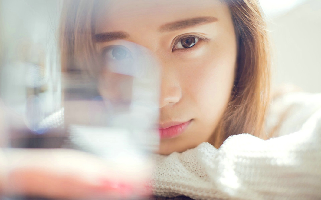 白衣少女周末家中放纵大长腿福利写真图