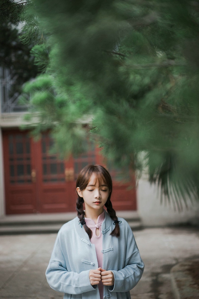 清纯麻花辫萝莉美女庭院深深深几许复古私拍套图