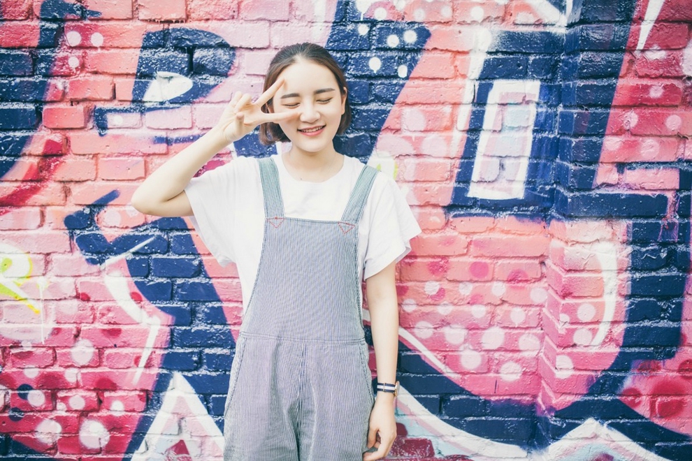 背带裤短发青春美女时尚街拍唯美俏皮写真