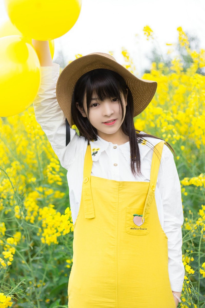 草帽黄裙美女田园风唯美清纯私拍