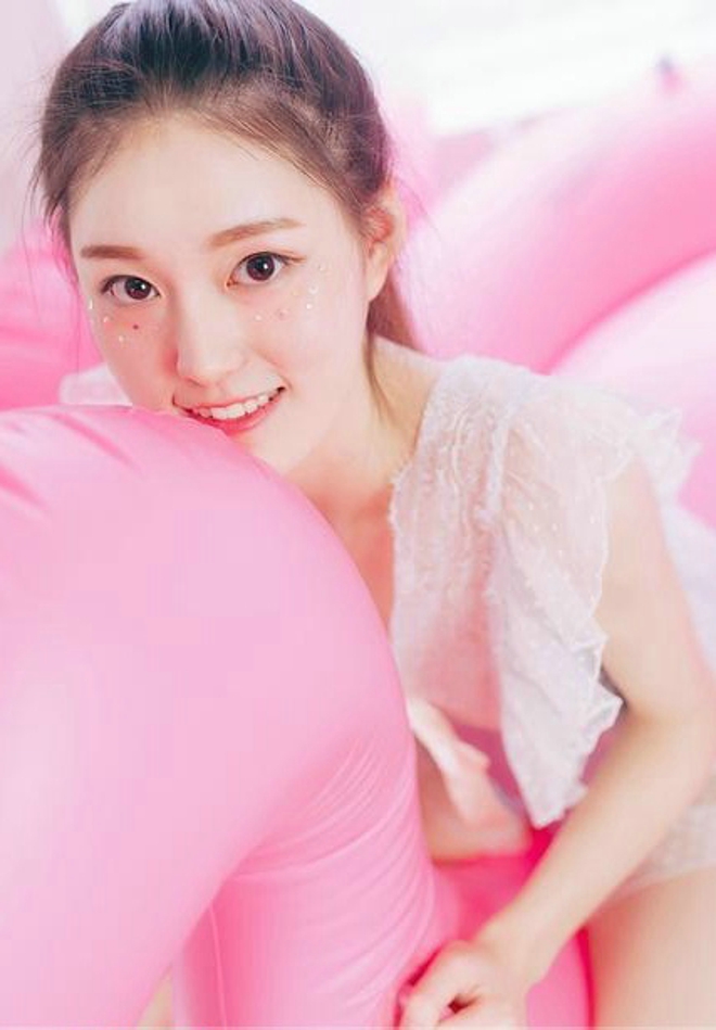 粉色清纯妹子私房可爱阳光睡衣写真