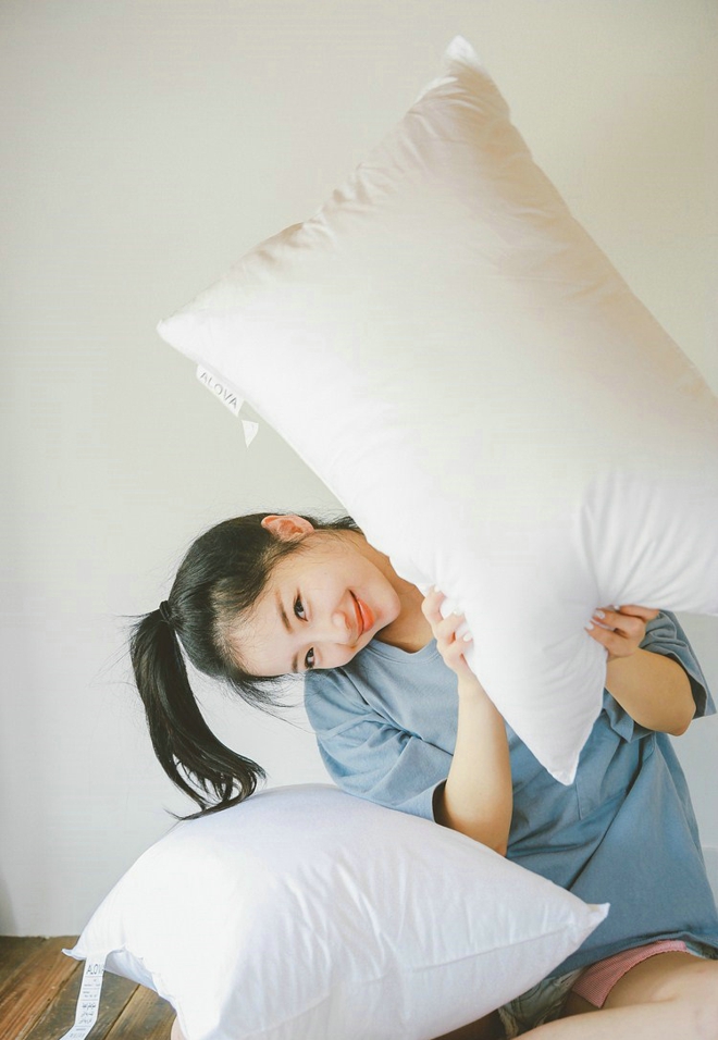 白衣少女周末家中放纵大长腿福利写真图