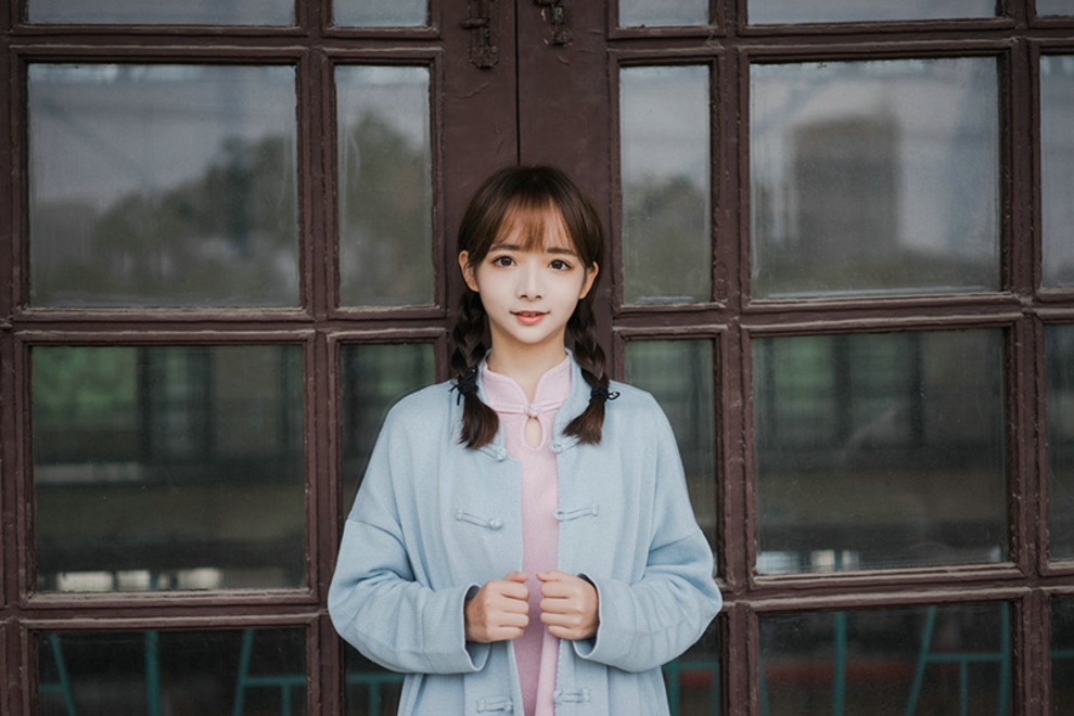 清纯麻花辫萝莉美女庭院深深深几许复古私拍套图