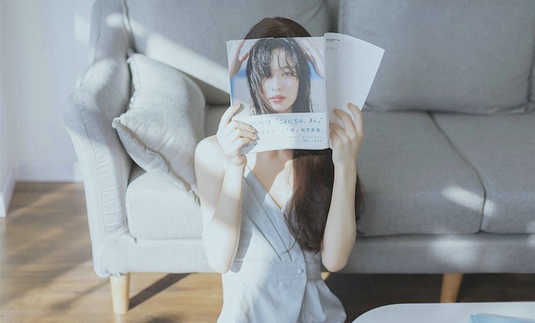 红唇美女白纱高冷家居私房诱惑写真照