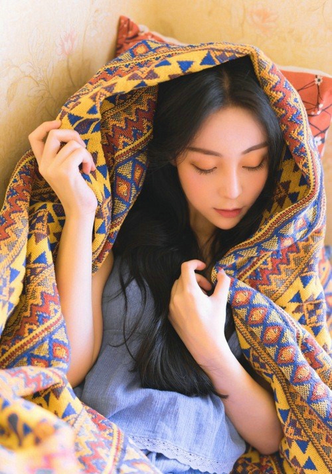 慵懒睡美人甜美淡然清新居家性感火辣写真