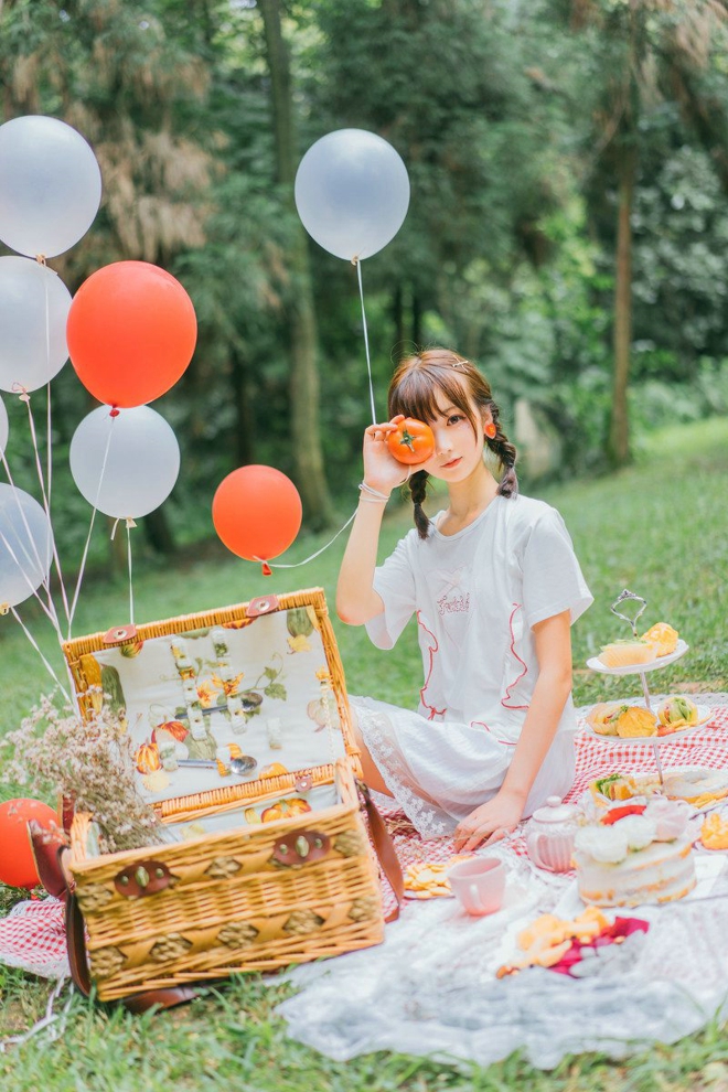 甜美粉嫩美女可爱烟熏妆户外俏皮私拍套图