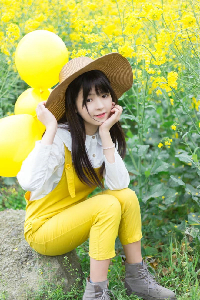 草帽黄裙美女田园风唯美清纯私拍
