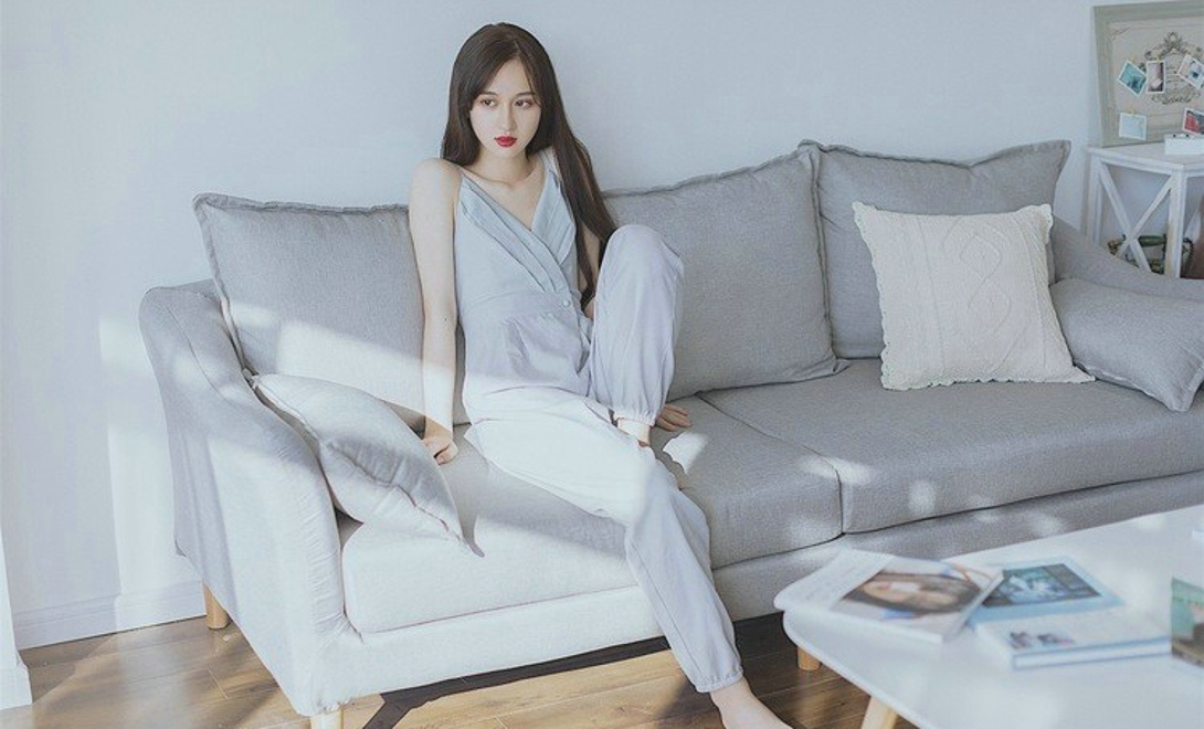 红唇美女白纱高冷家居私房诱惑写真照