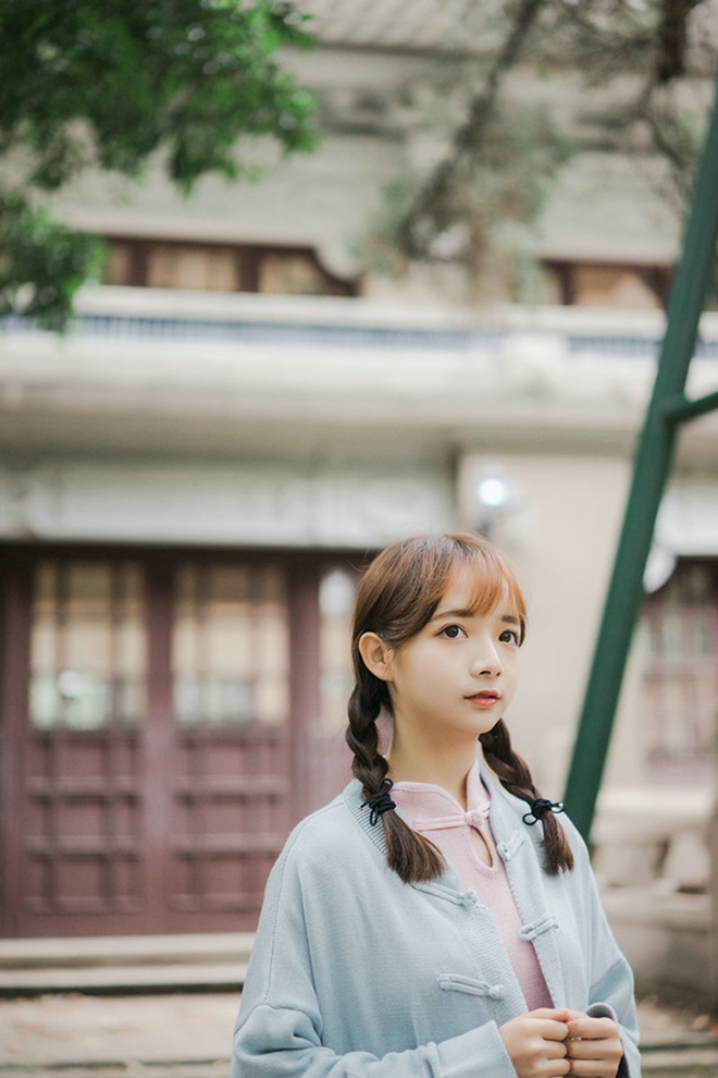 清纯麻花辫萝莉美女庭院深深深几许复古私拍套图