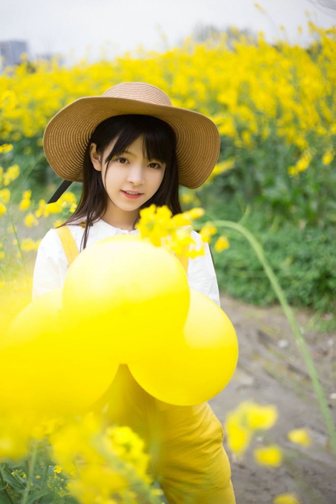 草帽黄裙美女田园风唯美清纯私拍