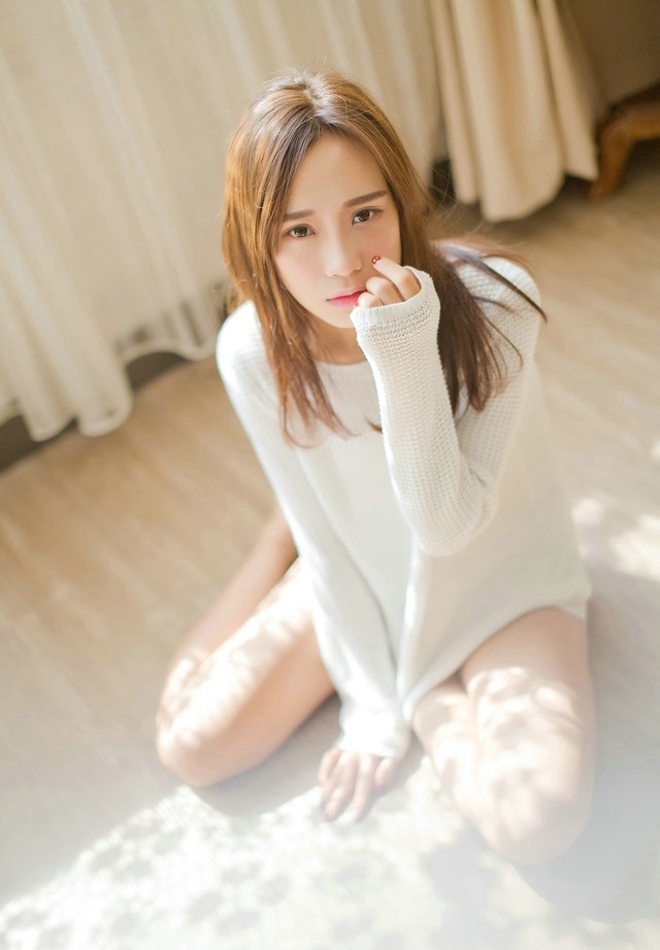 白衣少女周末家中放纵大长腿福利写真图