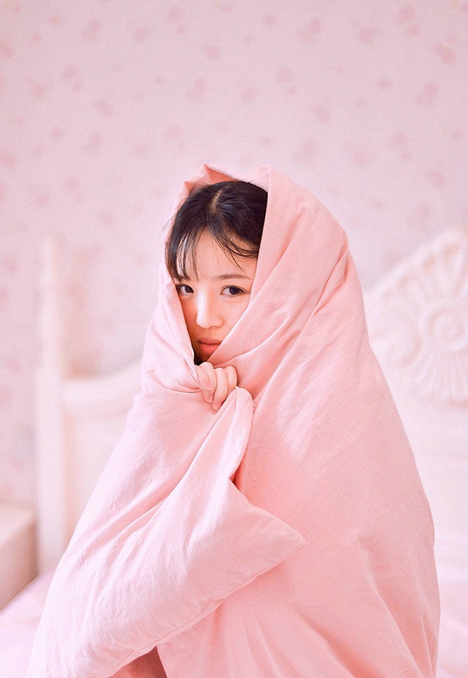 粉色清纯妹子私房可爱阳光睡衣写真