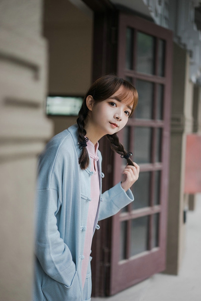 清纯麻花辫萝莉美女庭院深深深几许复古私拍套图