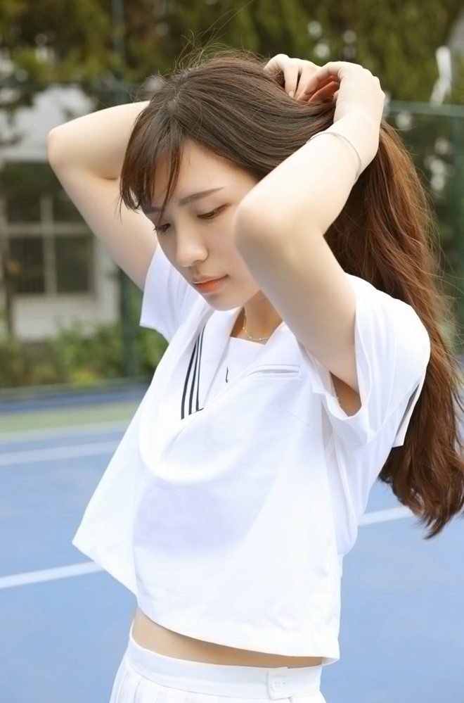 清纯校园学生装刘海美女午后操场福利写真