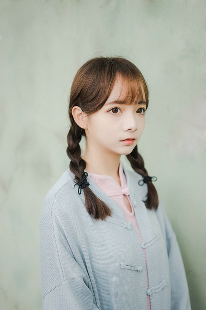 清纯麻花辫萝莉美女庭院深深深几许复古私拍套图