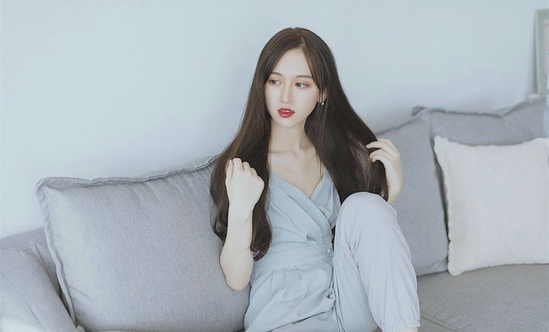 红唇美女白纱高冷家居私房诱惑写真照