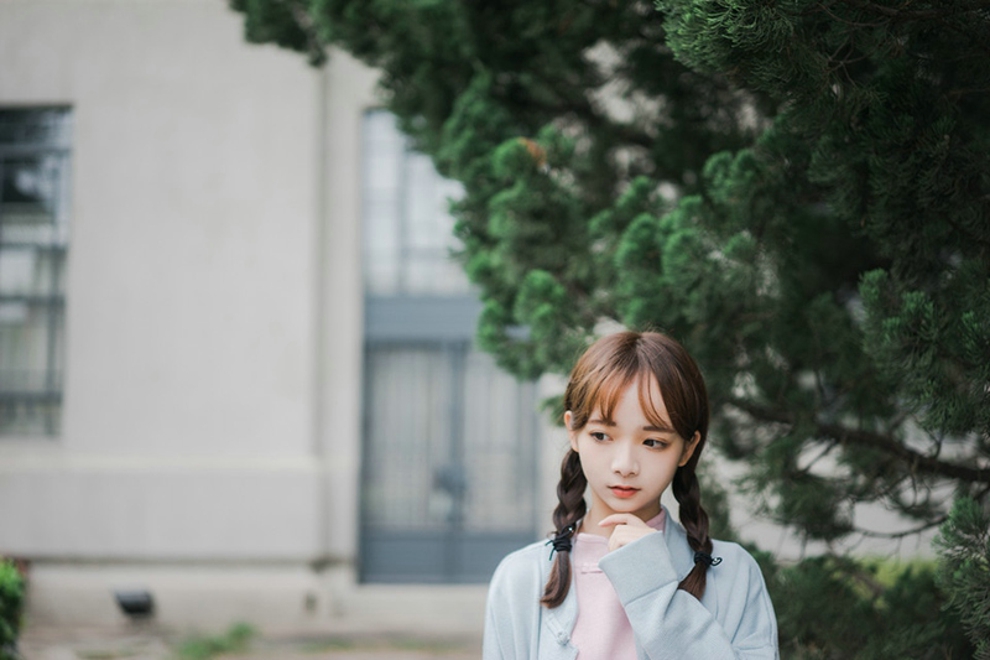 清纯麻花辫萝莉美女庭院深深深几许复古私拍套图