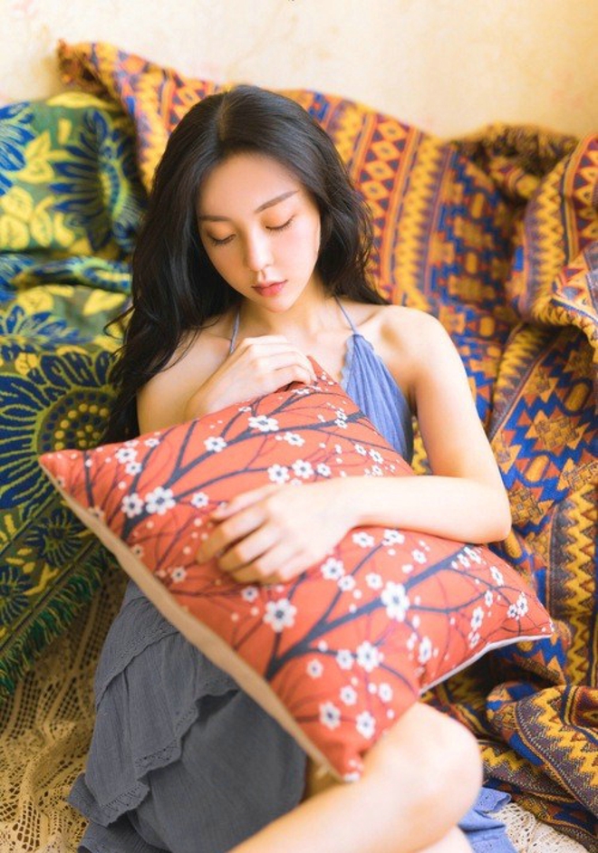 慵懒睡美人甜美淡然清新居家性感火辣写真