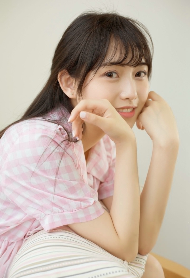 甜美粉嫩美女可爱烟熏妆户外俏皮私拍套图