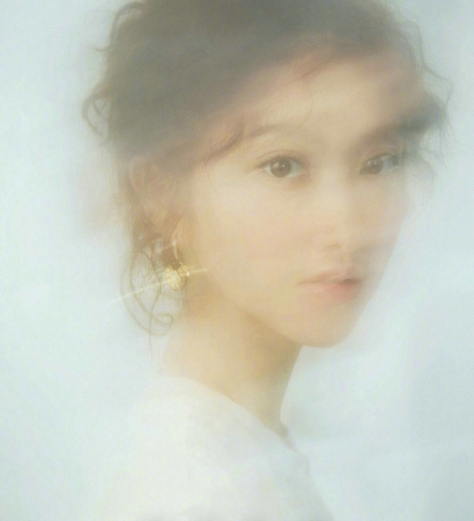 景甜时尚杂志写真