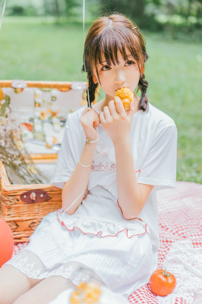 甜美粉嫩美女可爱烟熏妆户外俏皮私拍套图