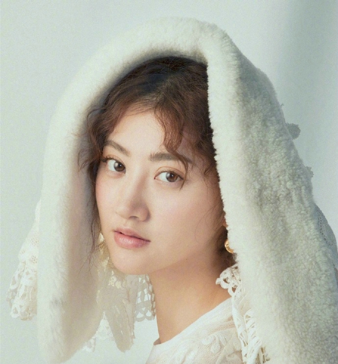 景甜时尚杂志写真