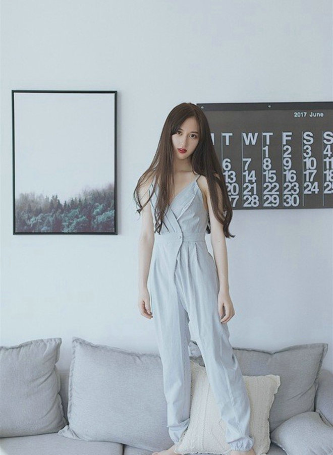 红唇美女白纱高冷家居私房诱惑写真照