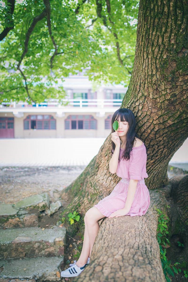 清纯可爱的美女校园私拍写真文艺范十足