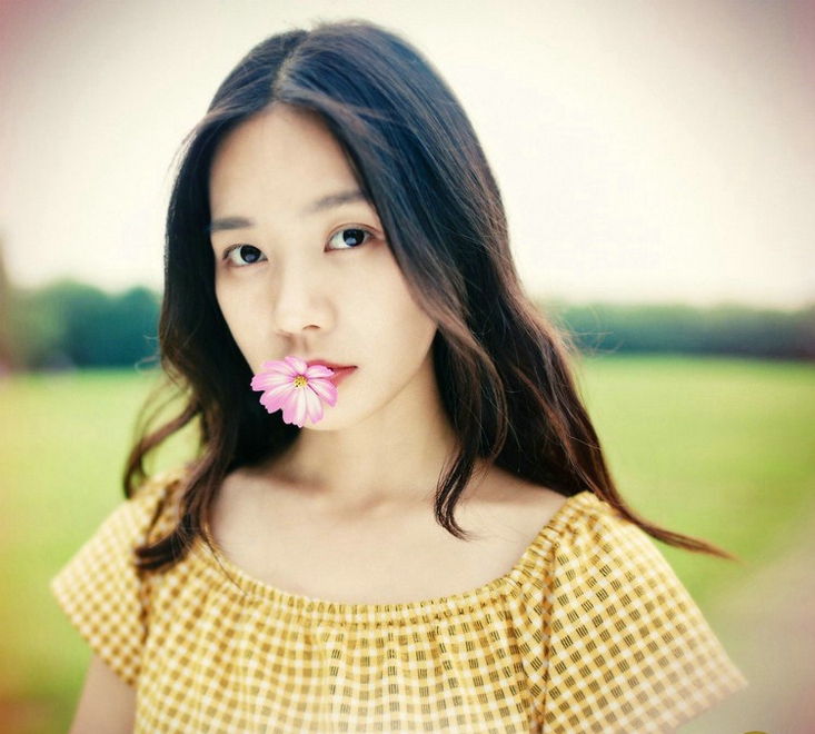 黄衣美少女长发唯美高清照片