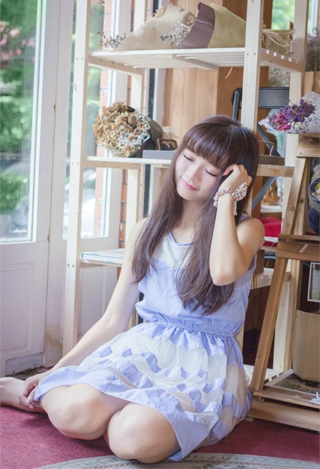 背带裤短发青春美女时尚街拍唯美俏皮写真