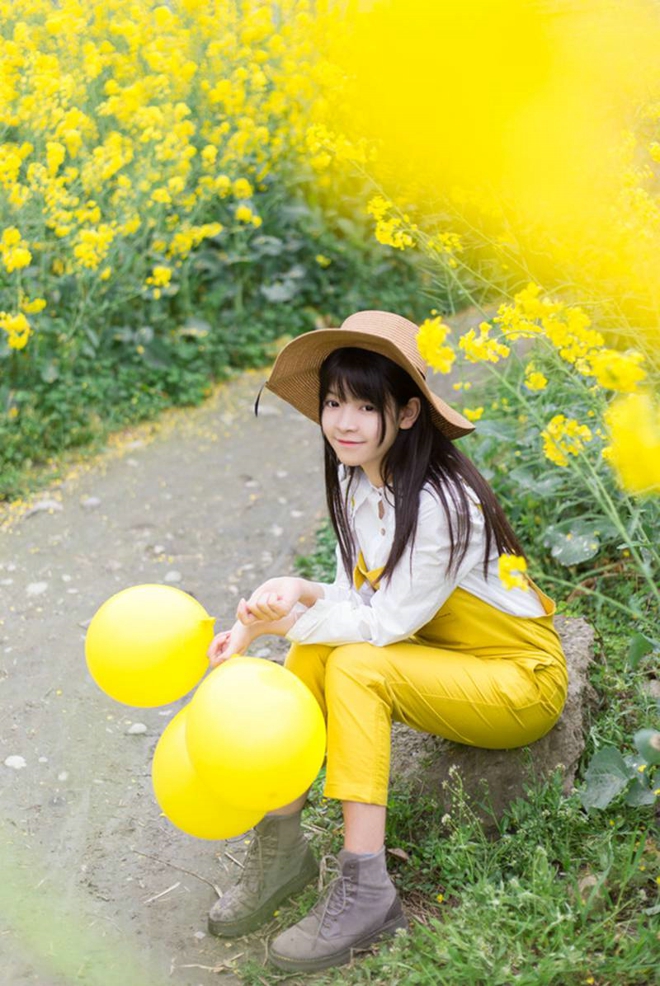 草帽黄裙美女田园风唯美清纯私拍