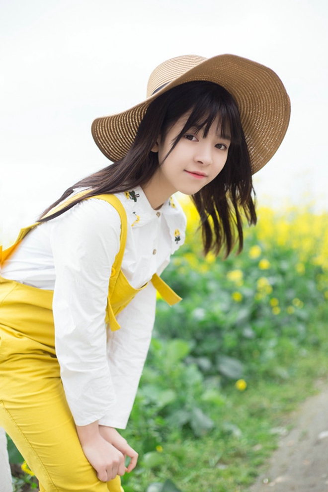 草帽黄裙美女田园风唯美清纯私拍