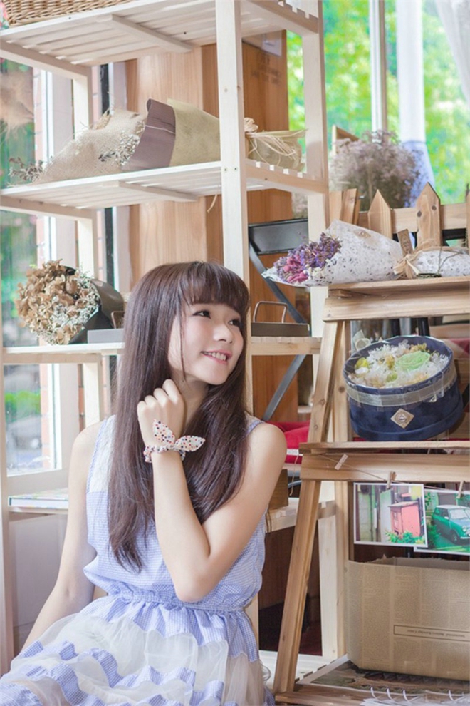 背带裤短发青春美女时尚街拍唯美俏皮写真