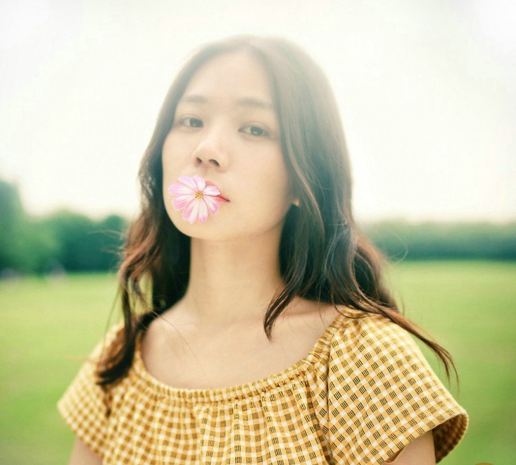 黄衣美少女长发唯美高清照片